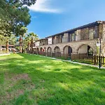 Alados Bed & Breakfast 2*