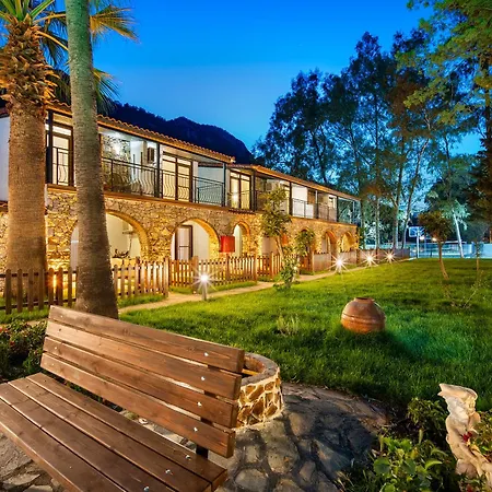 Alados Bed & Breakfast 2*